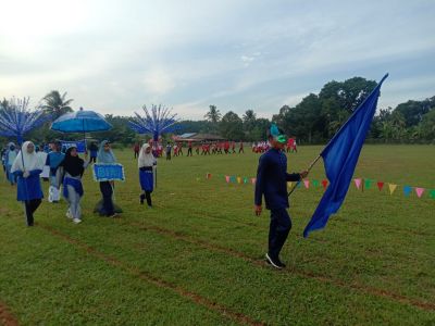 Perarakan masuk rumah biru