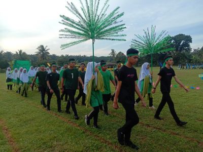 Perarakan masuk rumah hijau